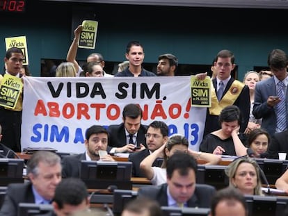 Ato contra o aborto na C&acirc;mara dos Deputados.