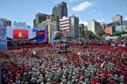 Vista general de los congregados para escuchar a Maduro al término de la marcha oficialista.