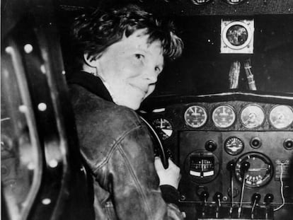 Amelia Earhart antes de su &uacute;ltimo despegue el 2 de julio de 1937.