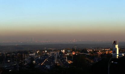 Nube de contaminación y polución sobre Madrid.