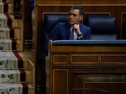Pedro Sánchez, durante la primera tanda de votaciones, este jueves en el Congreso.