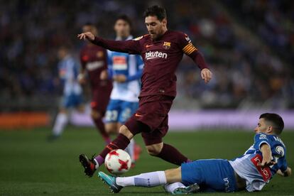 Messi ante Aaron Martín.