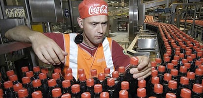 Planta de Coca-Cola, inmersa en una fusi&oacute;n entre sus embotelladoras europeas.