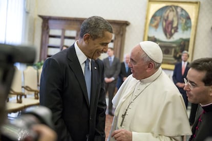 El presidente Obama se despide del Papa Francisco tras su reunión en el Vaticano.