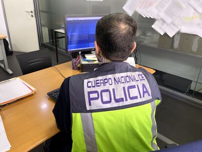 Un agente de la Policía Nacional, en una imagen de archivo.