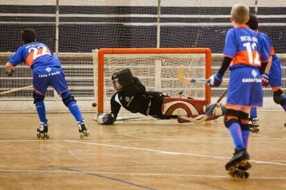 Partido de hockey sobre patines entre el Raxoi y el Compa&ntilde;&iacute;a de Mar&iacute;a, en el pabell&oacute;n de Vite, en Santiago. 