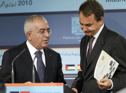 El primer ministro palestino, Salam Fayad (izquierda), con Zapatero en La Moncloa.