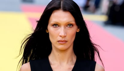 Bella Hadid en el desfile de  Stella McCartney Spring/Summer 2023.