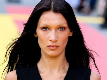 Bella Hadid en el desfile de  Stella McCartney Spring/Summer 2023.