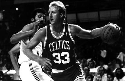 Larry Bird, en un partido de baloncesto entre los Boston Celtics y Real Madrid. 