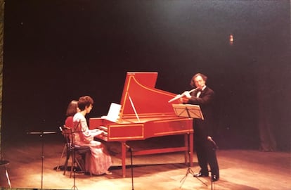 Durante un recital en Francia.