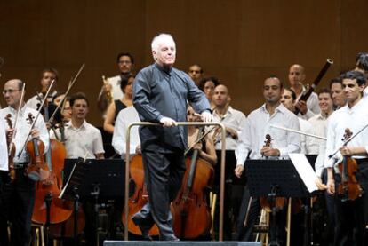 El director de orquesta Daniel Barenboim acudirá al Festival de Música y Danza de Granada. En la foto, en la Plaza Mayor de Madrid, en agosto de 2010.