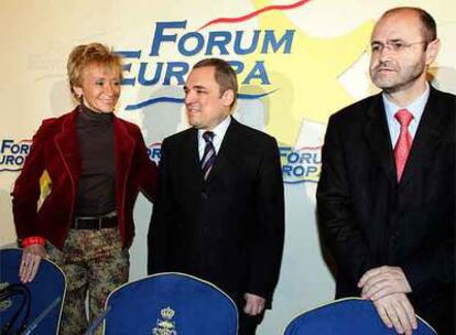 Rafael Simancas, en el centro, con la vicepresidenta del Gobierno y el ex ministro Luis Atienza.