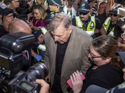 El cardenal australiano George Pell fue declarado culpable de agresión sexual y de otros cuatro cargos de atentado al pudor contra dos niños