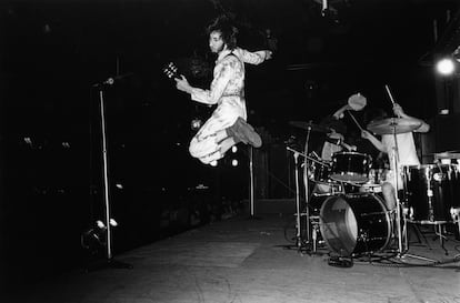 The Who actuando en Londres en 1970. Saltando, Pete Townshend; detrás, en la batería, Keith Moon.