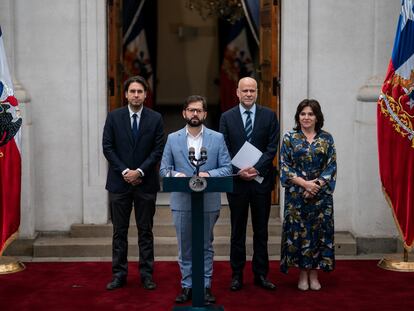 El presidente chileno, Gabriel Boric, se dirige a la nación para anunciar el acuerdo parlamentario para iniciar el proceso constituyente.