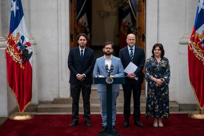 El presidente chileno, Gabriel Boric, se dirige a la nación para anunciar el acuerdo parlamentario para iniciar el proceso constituyente.