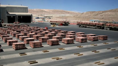 Cátodos de cobre listos para su comercialización, en la mina de BHP Biliton en Antofagasta (Chile)