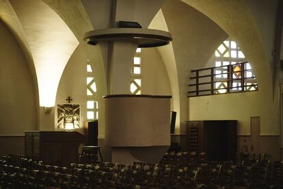 Interior de la Iglesia de Saint Antoine de Padoue.