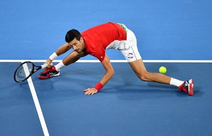 Djokovic, durante el partido contra Monfils en Sídney.