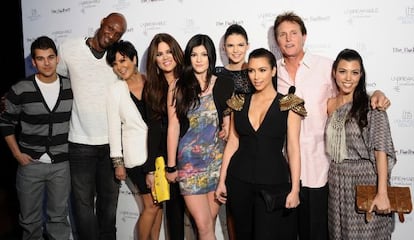 De izquierda a derecha, Rob Kardashian, Lamar Odom, Kris Jenner, Khloé Kardashian, Kylie Jenner, Kendall Jenner, Kim Kardashian, Bruce Jenner y Kourtney Kardashian, en California, en 2011.