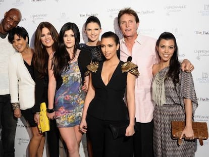 De izquierda a derecha, Rob Kardashian, Lamar Odom, Kris Jenner, Khloé Kardashian, Kylie Jenner, Kendall Jenner, Kim Kardashian, Bruce Jenner y Kourtney Kardashian, en California, en 2011.