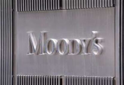 El logo de Moody's en la fachada de su sede en Nueva York.