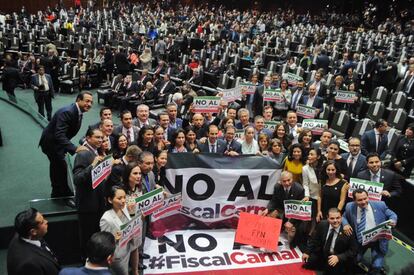 Protesta de la bancada del PAN en el Congreso.