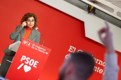 María Jesús Montero, durante la rueda de prensa que ha ofrecido este mediodía en la sede central del PSOE en Madrid.