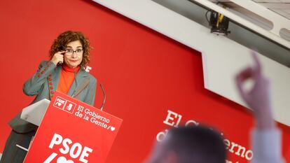 María Jesús Montero, durante la rueda de prensa que ha ofrecido este mediodía en la sede central del PSOE en Madrid.