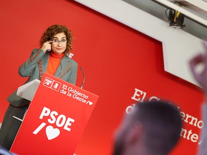 María Jesús Montero, durante la rueda de prensa que ha ofrecido este mediodía en la sede central del PSOE en Madrid.