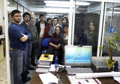 Grupo de investigadores que se quedan sin contrato en la Universidad de Santiago de Compostela. Facultad de Fisica, Santiago de Compostela.