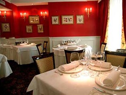 El restaurante de Manuel Alburquerque está decorado con un estilo clásico.