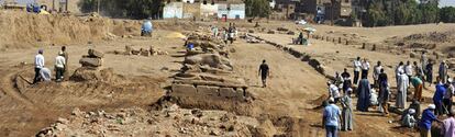 Parte de la avenida de las esfinges de Luxor, donde se han encontrado las 12 estatuas.