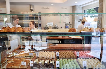 Vitrina dulce de la pastelería Aux Merveilleux, en Madrid.