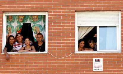 Familia de Diego Gracia y Dolores Vázquez, antiguos pobladores de La Celsa, realojados en Villa de Vallecas.