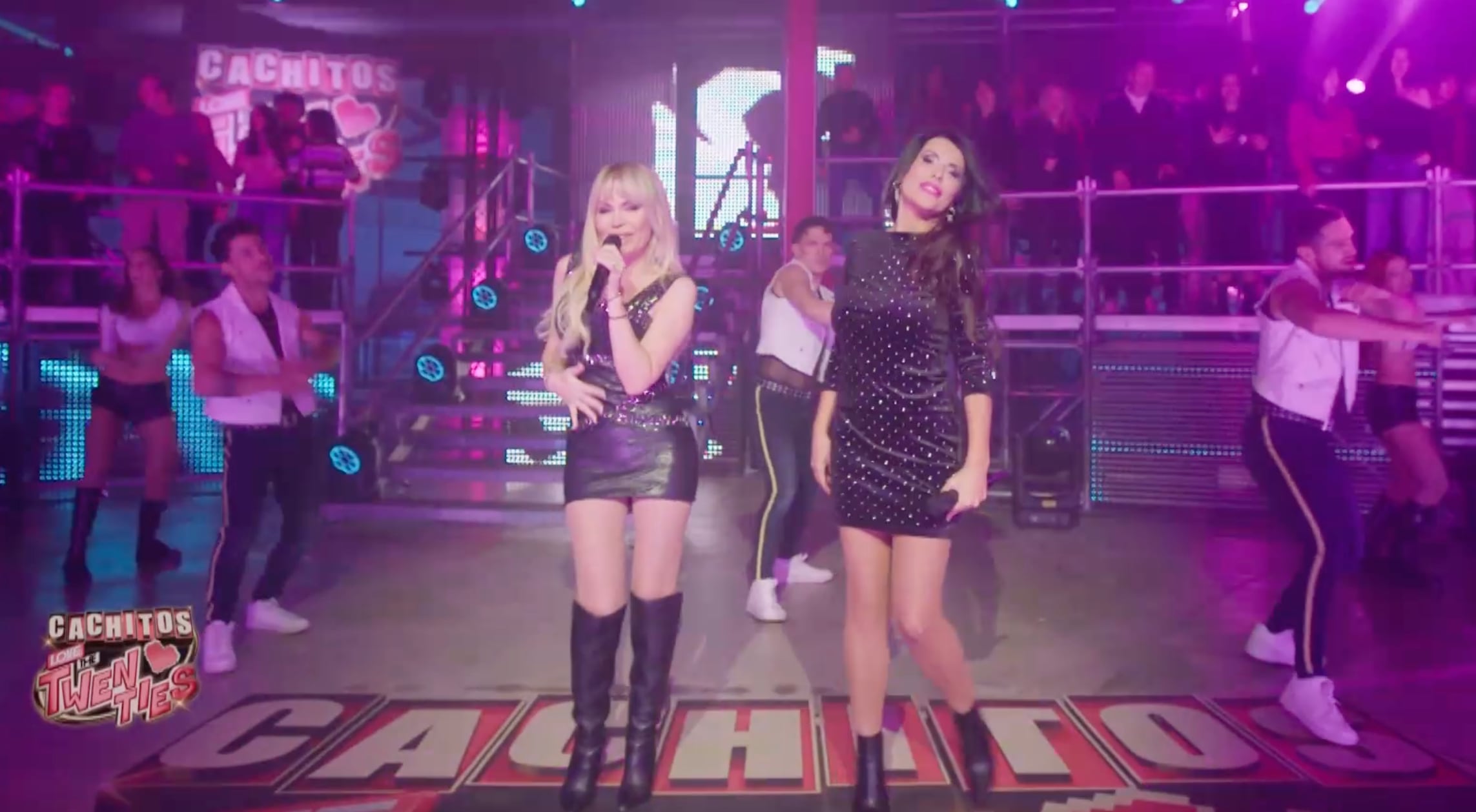 ‘Cachitos Nochevieja’ celebra los primeros 2000 con el canto del cisne de Sonia y Selena y una nueva ristra de rótulos irónicos