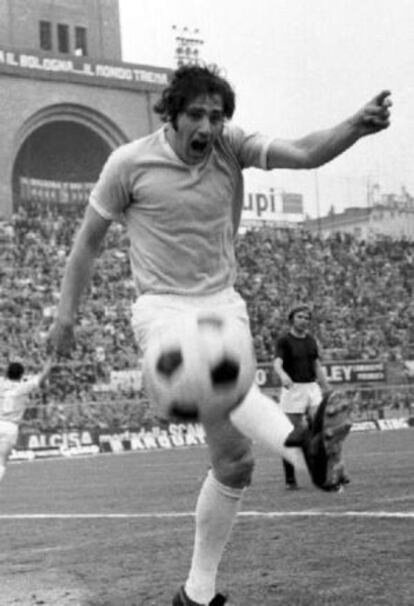 Giorgio Chinaglia en su &eacute;poca de delantero del Lazio.