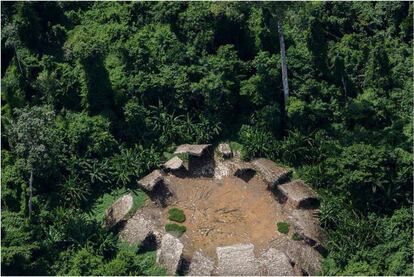 Maloca dos Moxihatetea, índios isolados que eram monitorados de longe desde a década de 70 pela Funai. A menos de 30 quilômetros desse local, um sobrevoo da Funai flagrou garimpeiros trabalhando ilegalmente. Os índios não estavam mais lá e o órgão teme que eles tenham sido dizimados.