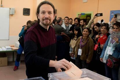 Podemos leader Pablo Iglesias votes at the school where he said he hopes to send his children in future. Iglesias took the opportunity to defend public education in Spain, and encouraged people to go vote today.