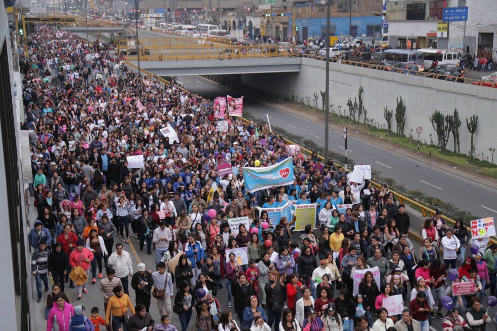 Miles marchan en Lima contra la violencia hacia las mujeres. | Fotos ...