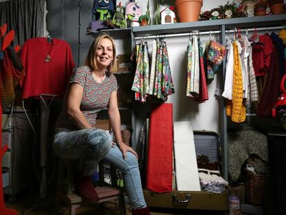 La emprendedora Susana Rodas posa en el interior de la tienda-taller La Cassa del Árbol.