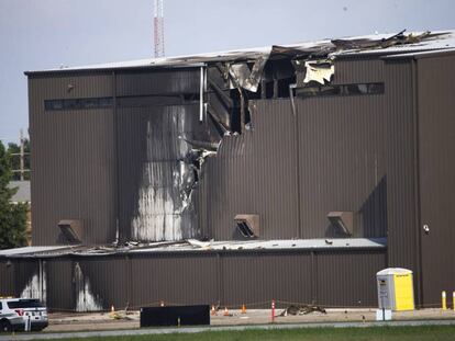 El hangar donde se estrelló la avioneta en Addison, Texas. 