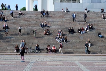 Las escaleras en la plaza del Senado de Helsinki (Finlandia). 