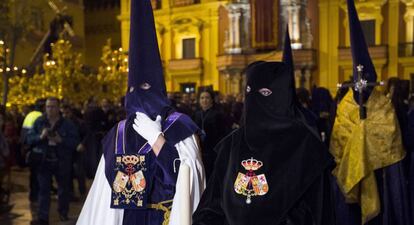 La mujer presa de 26 a&ntilde;os, liberada en 2016, participa en un desfile procesional.