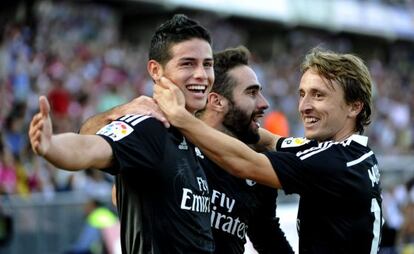 Modric, James y Carvajal celebran uno de los goles.