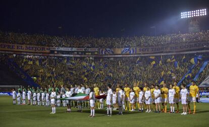 Los jugadores de León y Tigres.