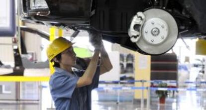 Trabajador de la firma china Geely.