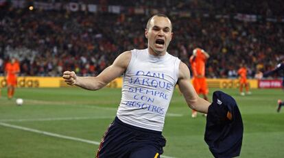 Iniesta celebra el gol que dio el Mundial de Sudáfrica a España.