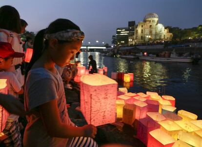 Ceremonia en homenaje de las víctimas de la caída de la bomba atómica sobre Hiroshima cuando se celebra el 70 aniversario del ataque nuclear.
